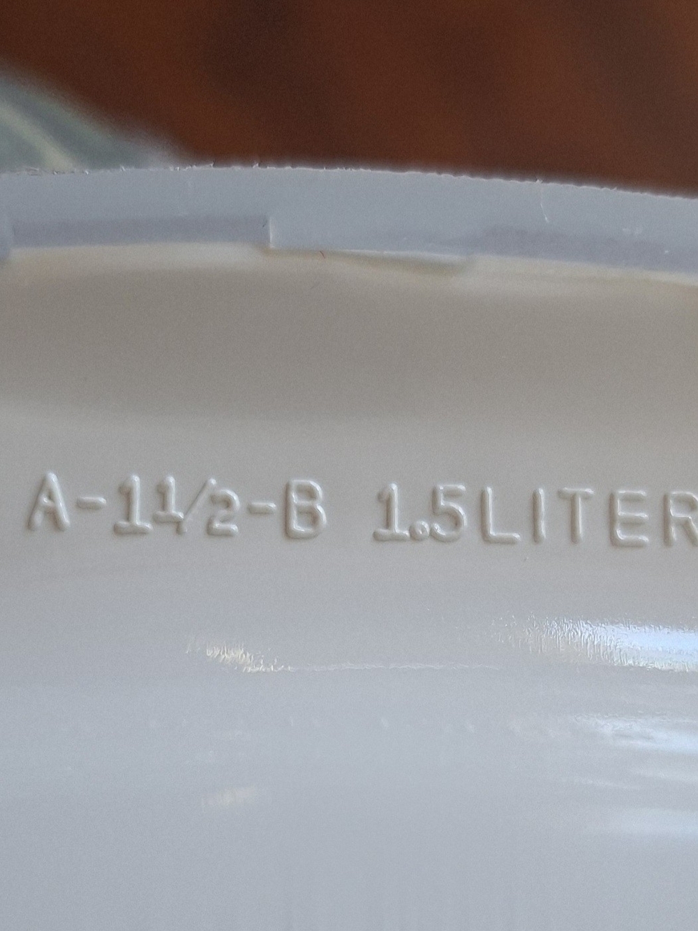 Corningware 1.5 Liter White With Plastic Lid - Picture 4 of 8